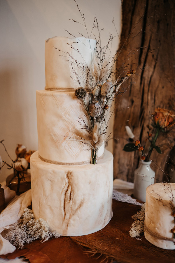 Dried flower modern wedding cake