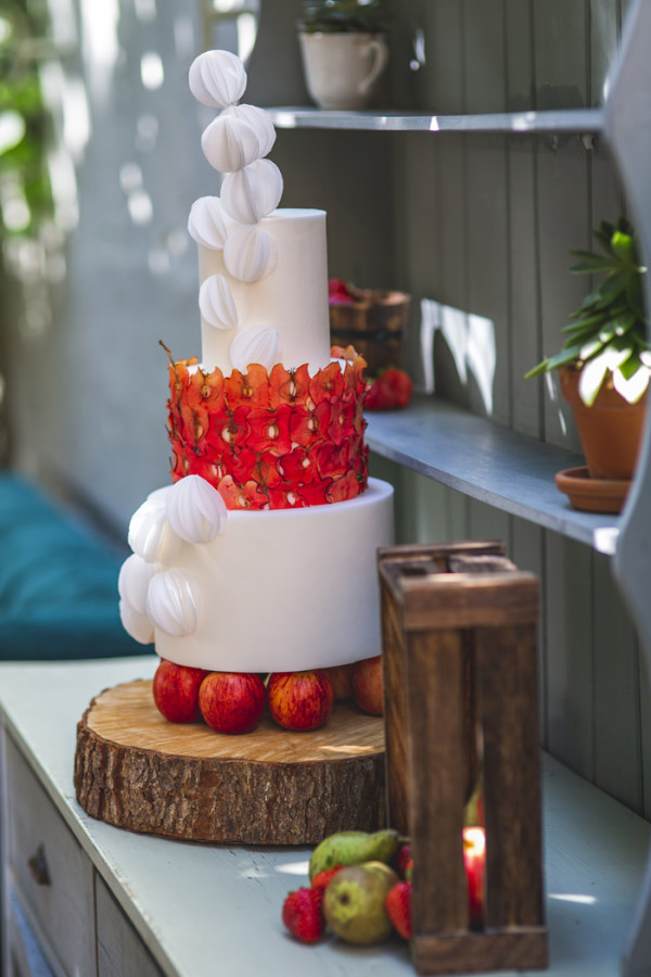 red and white wedding cake
